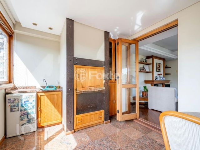 Apartamento com 175m², 3 dormitórios, 1 suíte, 3 vagas, Petrópolis em Porto Alegre