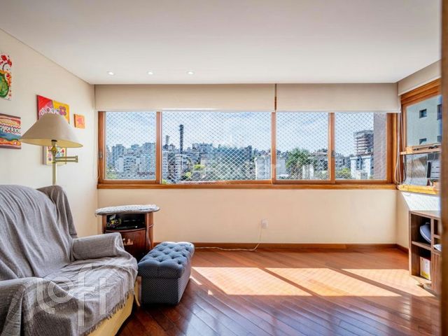 Apartamento com 175m², 3 dormitórios, 1 suíte, 3 vagas, Petrópolis em Porto Alegre