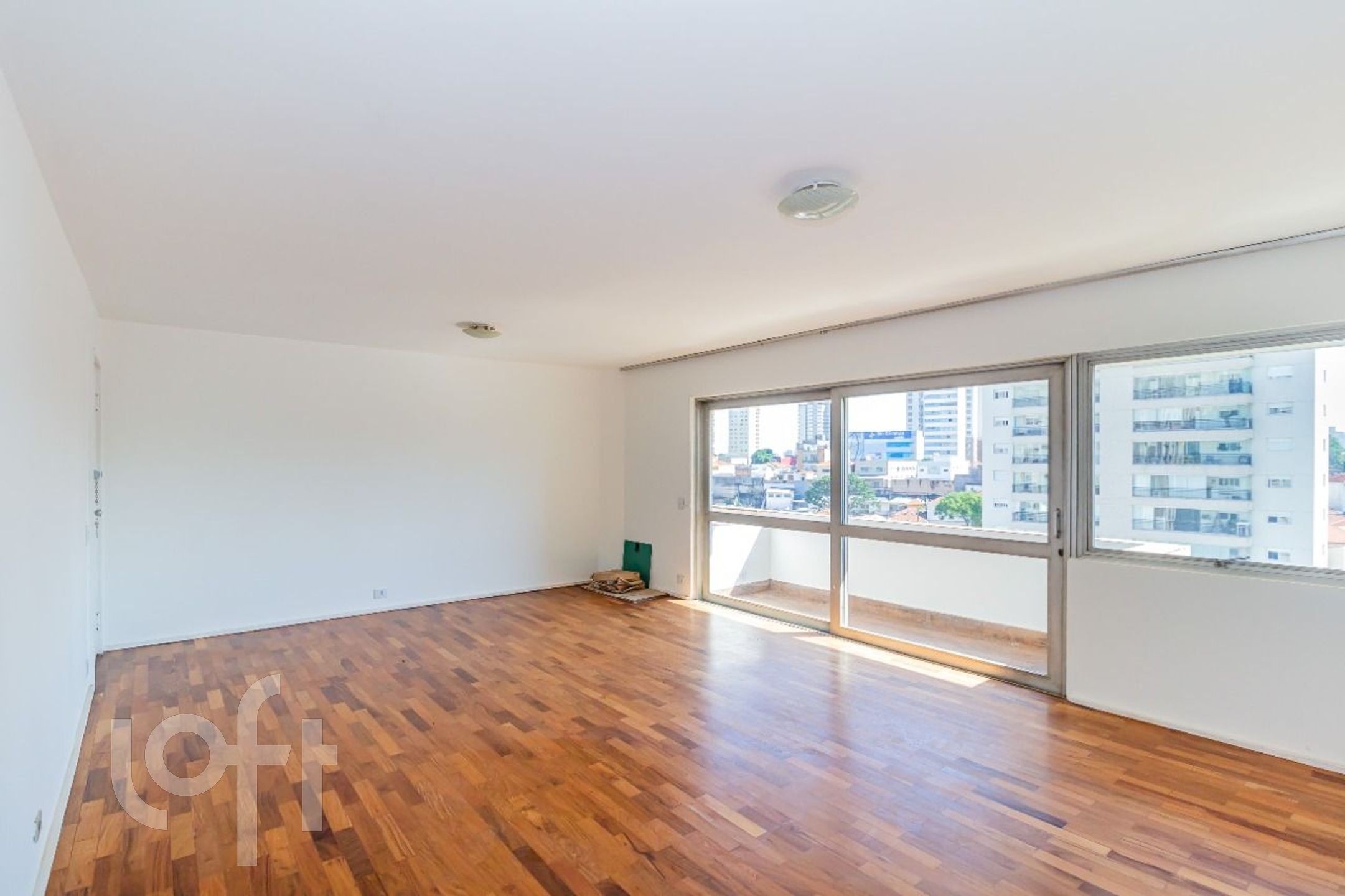 Apartamento à venda com 3 quartos, 132m² - Foto 2