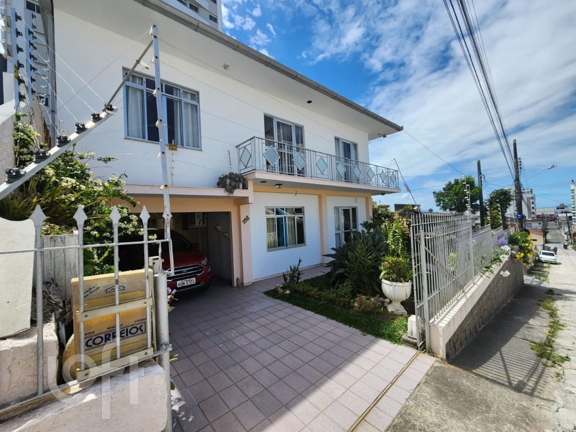 Casa à venda em Barreiros com 370 m², 5 quartos, 2 suítes, 3 vagas