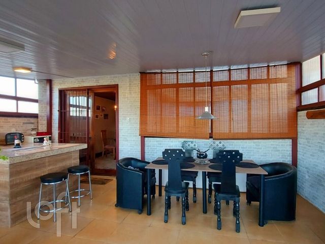 Apartamento com 176m², 3 dormitórios, 1 suíte, 1 vaga, Petrópolis em Porto Alegre