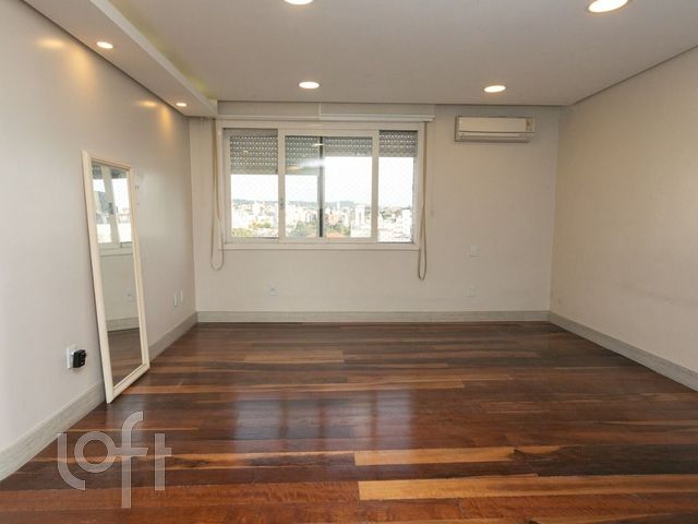 Apartamento com 202m², 3 dormitórios, 1 suíte, 1 vaga, Santa Cecília em Porto Alegre