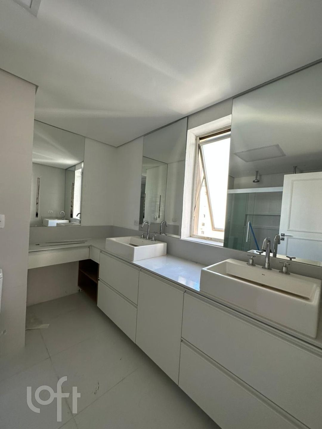 Apartamento à venda com 3 quartos, 180m² - Foto 32