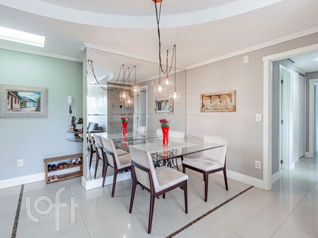 Apartamento com 80m², 3 dormitórios, 1 suíte, 2 vagas, Jardim Botânico em Porto Alegre