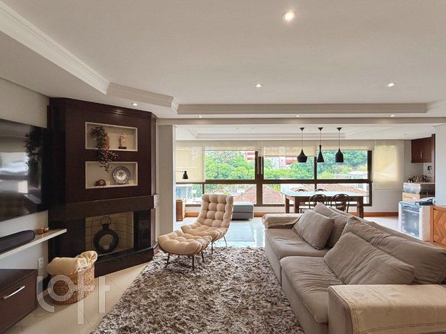 Apartamento com 128m², 3 dormitórios, 1 suíte, 2 vagas, Rio Branco em Porto Alegre
