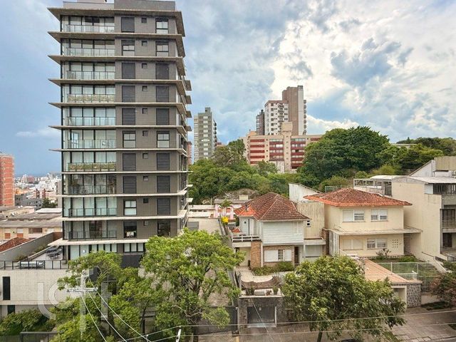 Apartamento com 128m², 3 dormitórios, 1 suíte, 2 vagas, Rio Branco em Porto Alegre