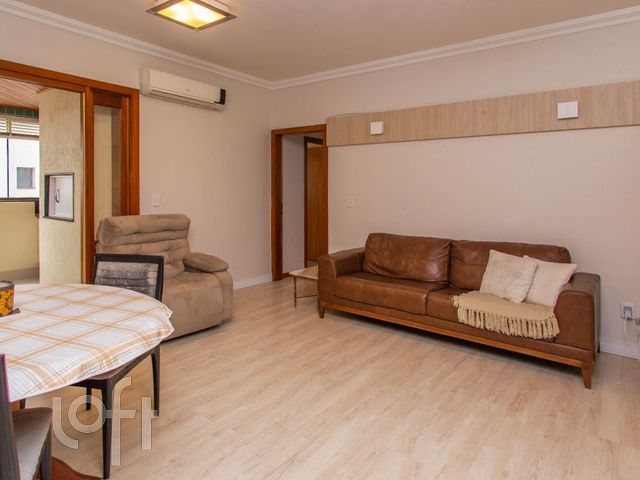 Apartamento com 97m², 3 dormitórios, 1 suíte, 2 vagas, Petrópolis em Porto Alegre