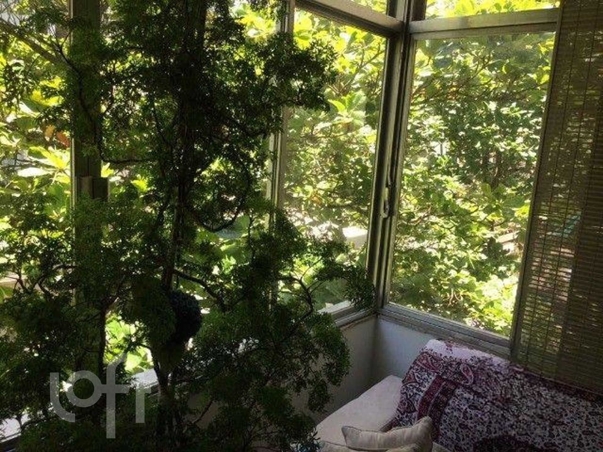 Apartamento à venda com 3 quartos, 153m² - Foto 2