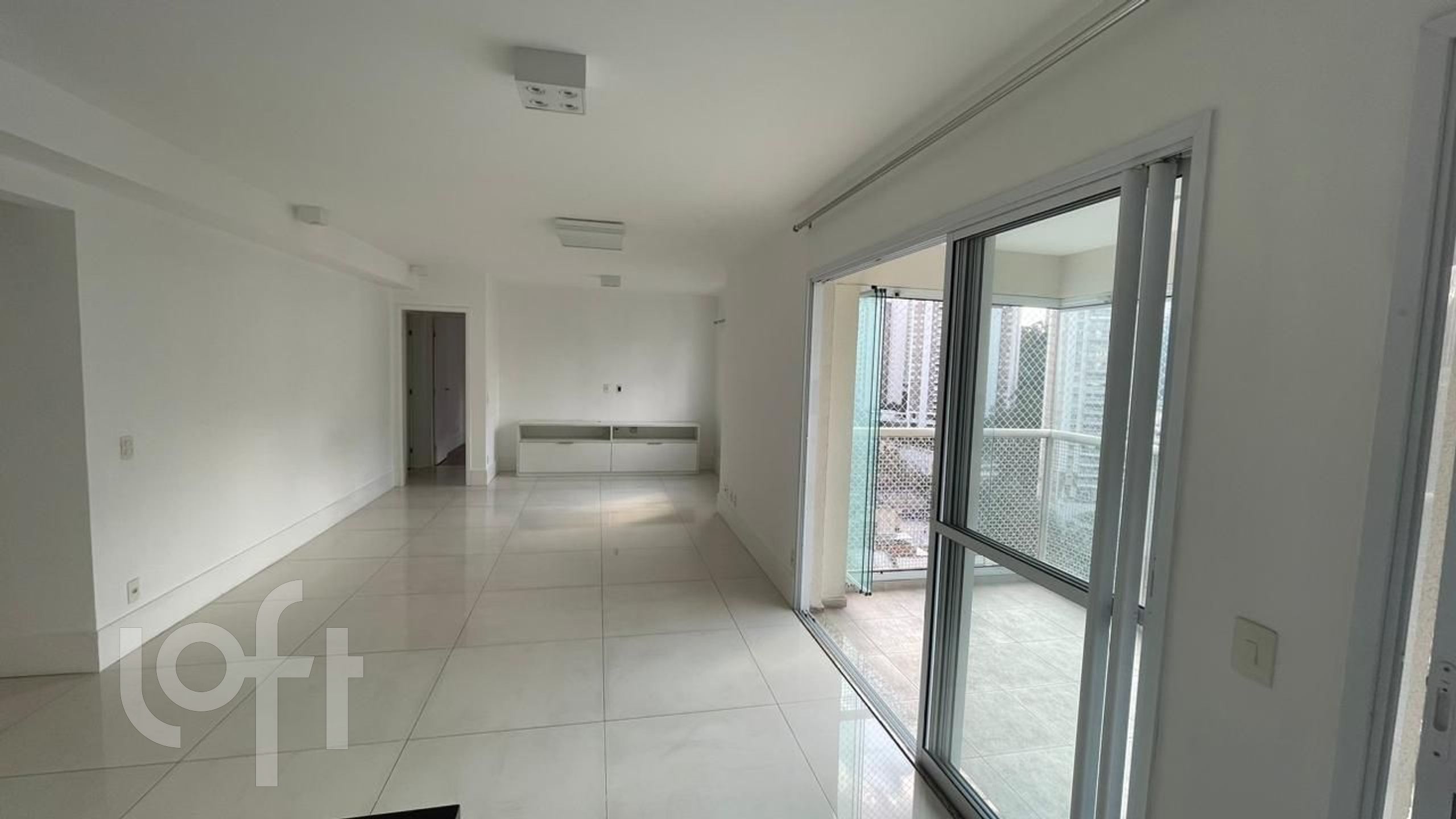 Apartamento à venda com 2 quartos, 105m² - Foto 2