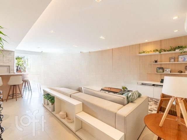 Apartamento com 132m², 3 dormitórios, 1 suíte, 3 vagas, Auxiliadora em Porto Alegre