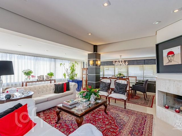 Apartamento com 180m², 3 dormitórios, 1 suíte, 2 vagas, Petrópolis em Porto Alegre