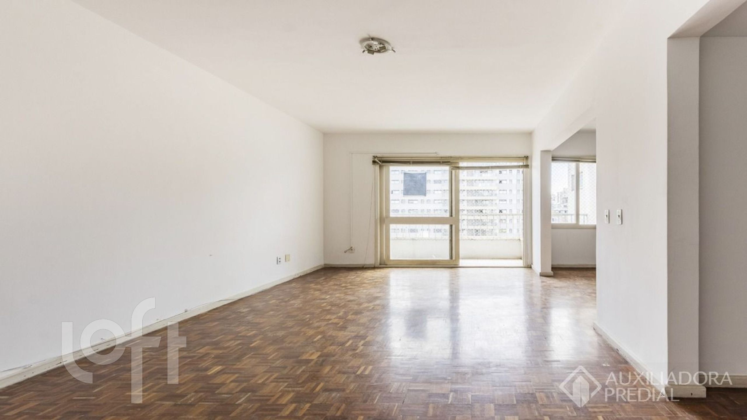 Apartamento com 139m², 3 dormitórios, 1 suíte, 2 vagas, Moinhos de Vento em Porto Alegre