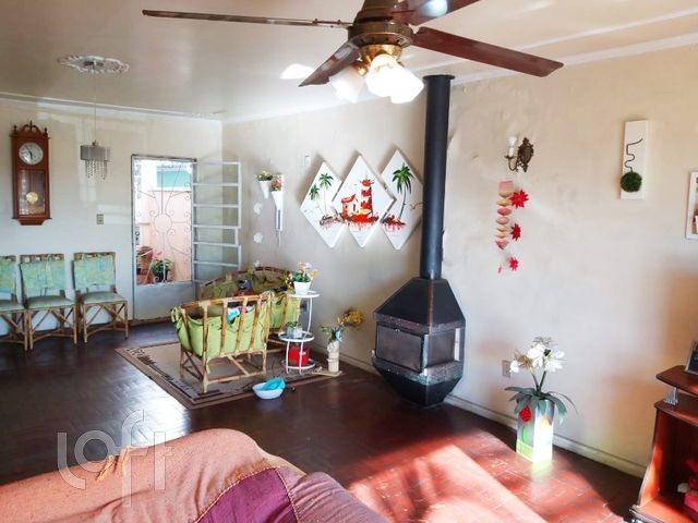 Casa com 190m², 4 dormitórios, 1 suíte, 3 vagas, Cristo Redentor em Porto Alegre