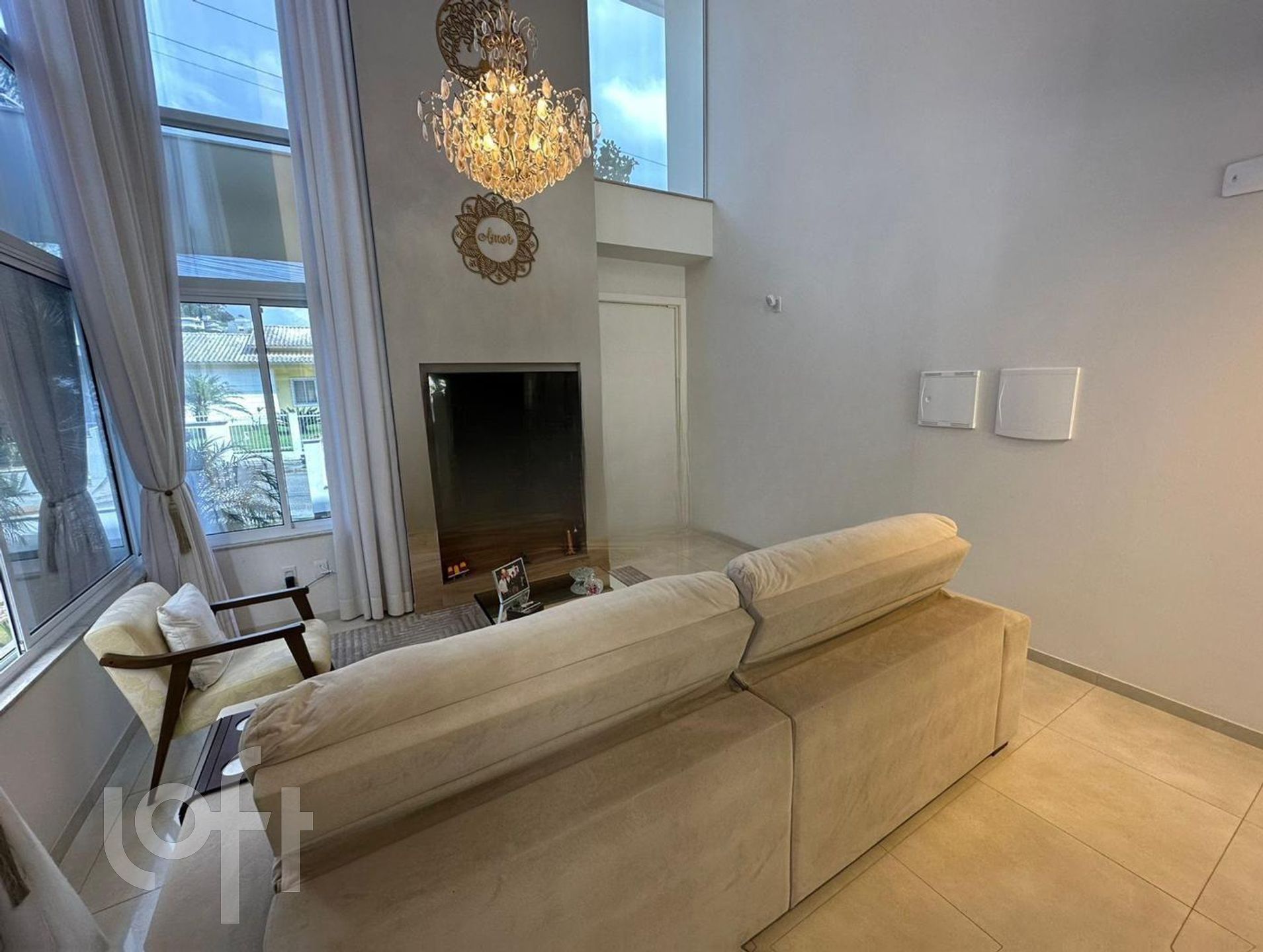Casa Residencial com 300m², 3 quartos, 1 suíte, 4 garagens, no bairro Cidade Universitaria Pedra Branca em Palhoça