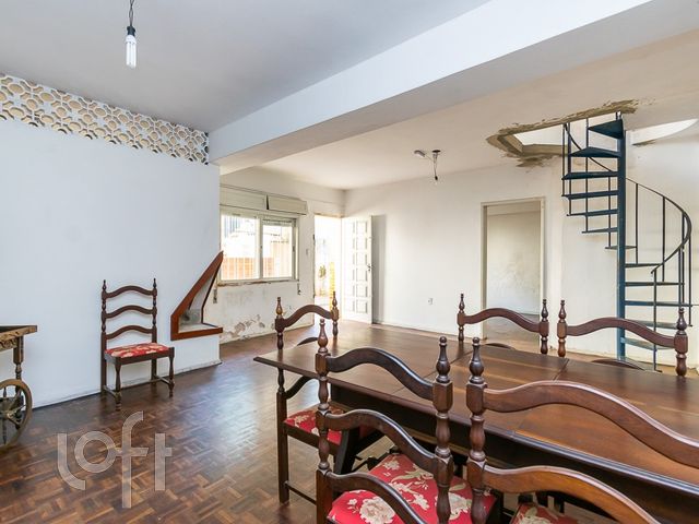 Casa com 171m², 3 dormitórios, 1 vaga, Petrópolis em Porto Alegre