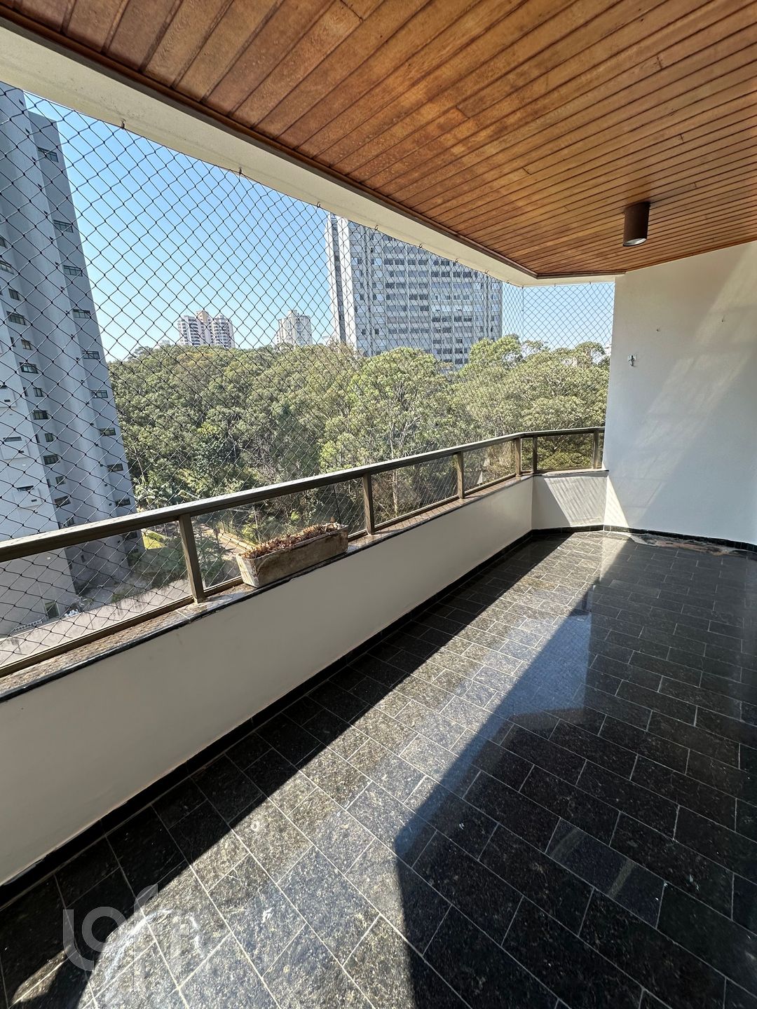 Apartamento à venda com 4 quartos, 200m² - Foto 4