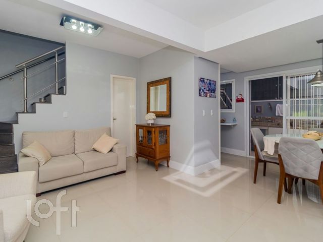 Casa com 131m², 3 dormitórios, 1 suíte, 4 vagas, Vila Ipiranga em Porto Alegre