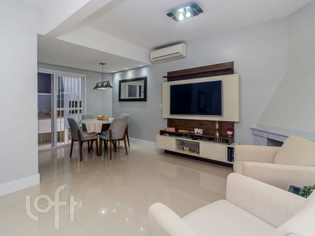 Casa com 131m², 3 dormitórios, 1 suíte, 4 vagas, Vila Ipiranga em Porto Alegre