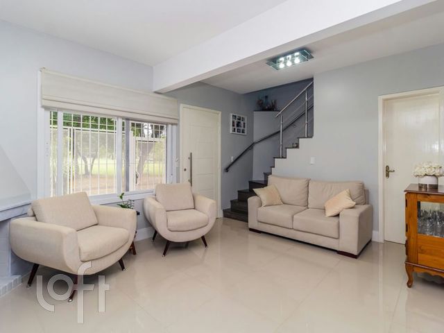 Casa com 131m², 3 dormitórios, 1 suíte, 4 vagas, Vila Ipiranga em Porto Alegre