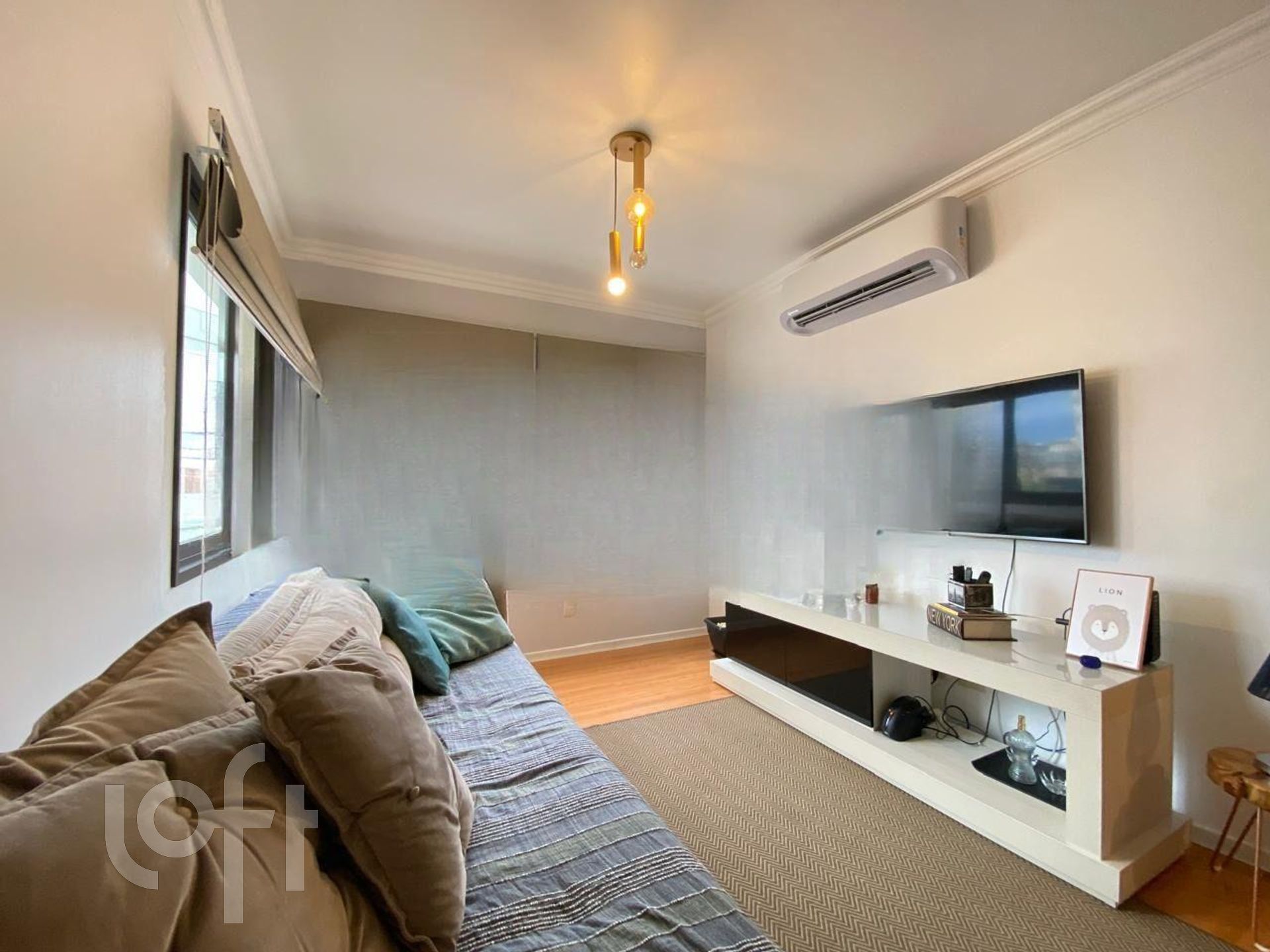 Apartamento com 71m², 2 dormitórios, 1 suíte, 1 vaga, Floresta em Porto Alegre