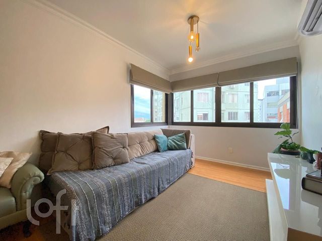 Apartamento com 71m², 2 dormitórios, 1 suíte, 1 vaga, Floresta em Porto Alegre