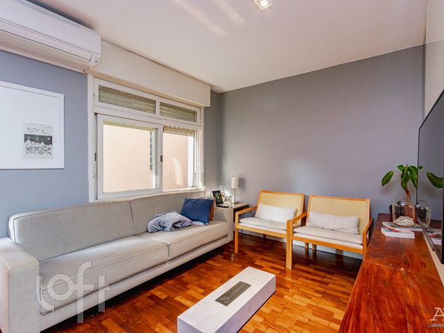 Apartamento com 106m², 3 dormitórios, 1 suíte, 2 vagas, Petrópolis em Porto Alegre