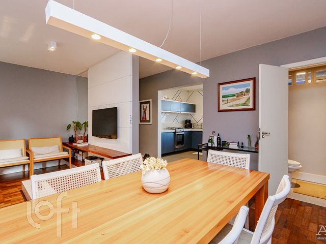 Apartamento com 106m², 3 dormitórios, 1 suíte, 2 vagas, Petrópolis em Porto Alegre