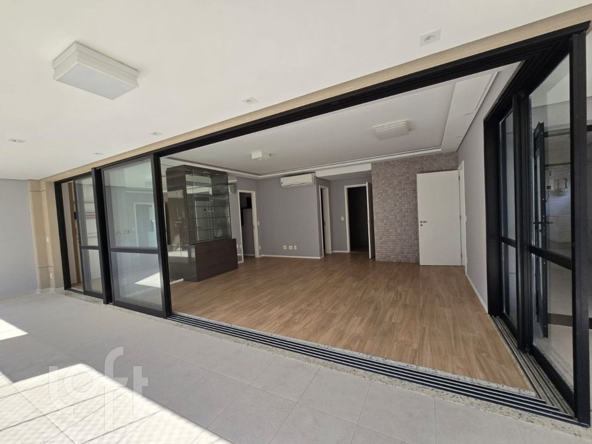 Apartamento à venda com 4 quartos, 176m² - Foto 2