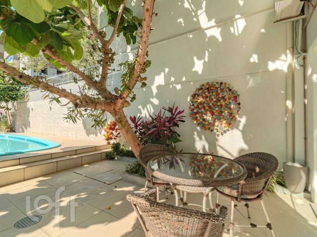 Casa com 250m², 3 dormitórios, 1 suíte, 5 vagas, São João em Porto Alegre