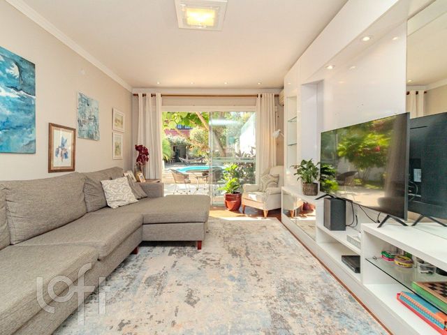 Casa com 250m², 3 dormitórios, 1 suíte, 5 vagas, São João em Porto Alegre