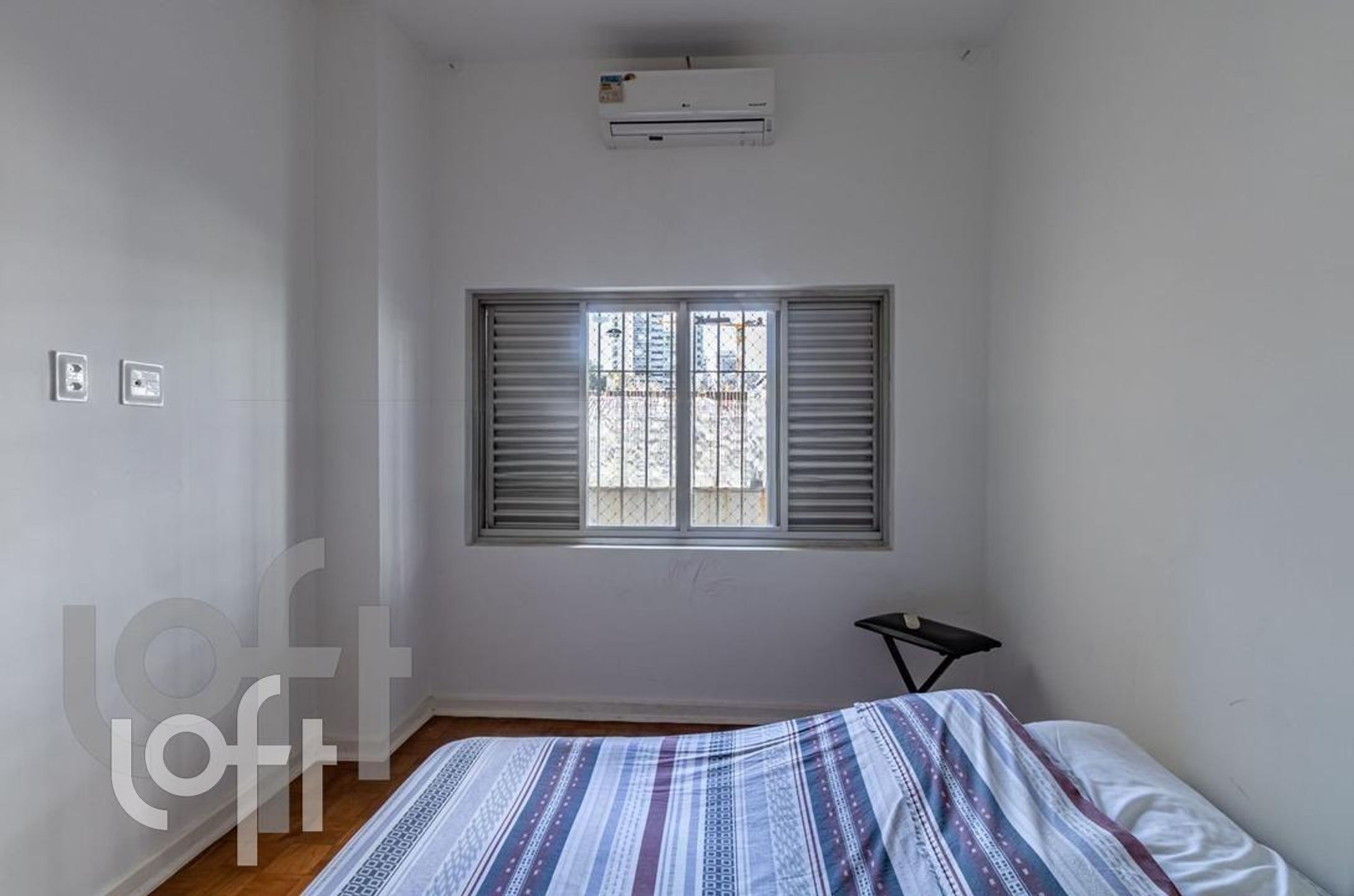 Apartamento à venda com 3 quartos, 159m² - Foto 2