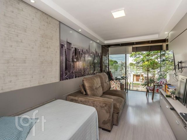 Casa com 240m², 4 dormitórios, 1 suíte, 6 vagas, Vila Ipiranga em Porto Alegre