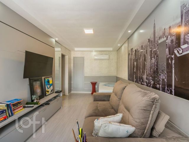 Casa com 240m², 4 dormitórios, 1 suíte, 6 vagas, Vila Ipiranga em Porto Alegre