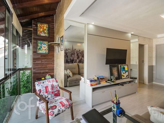 Casa com 240m², 4 dormitórios, 1 suíte, 6 vagas, Vila Ipiranga em Porto Alegre
