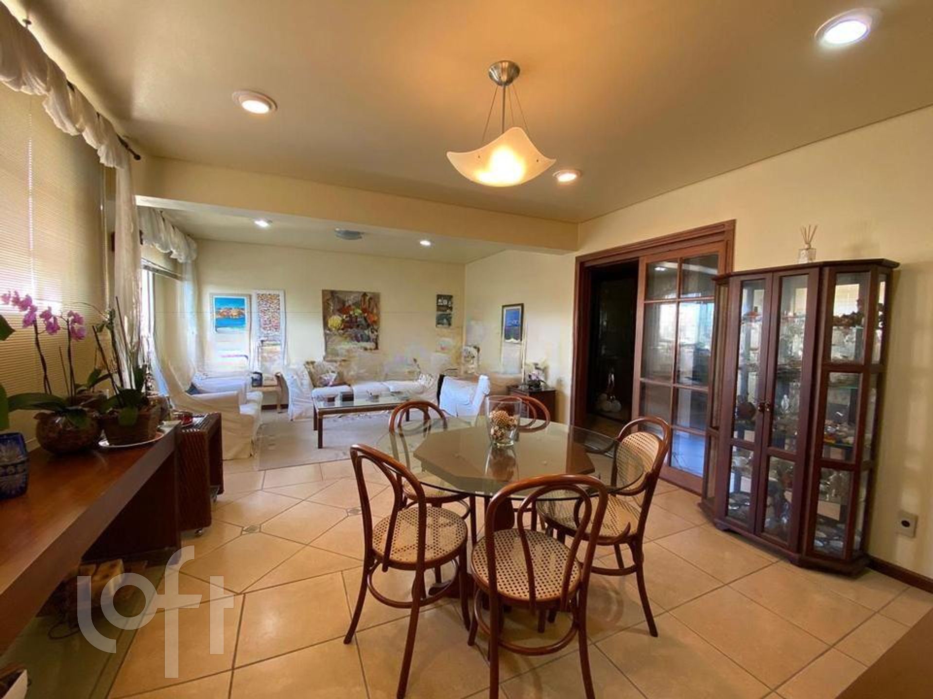 Apartamento com 380m², 4 dormitórios, 1 suíte, 2 vagas, Menino Deus em Porto Alegre