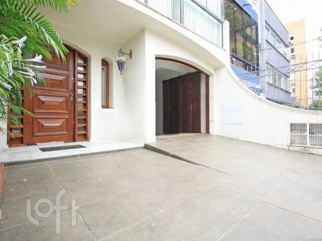 Casa com 172m², 4 dormitórios, 2 suítes, 8 vagas, Santa Cecília em Porto Alegre