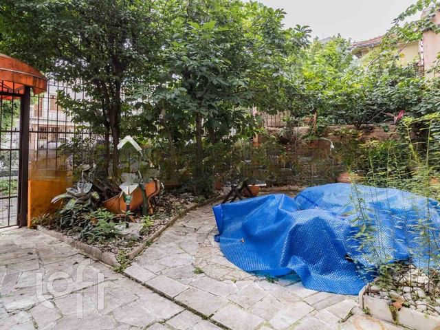 Casa com 200m², 5 dormitórios, 1 suíte, 1 vaga, Petrópolis em Porto Alegre