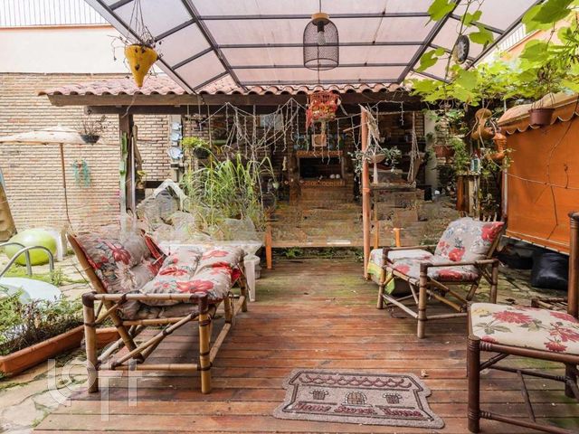 Casa com 200m², 5 dormitórios, 1 suíte, 1 vaga, Petrópolis em Porto Alegre