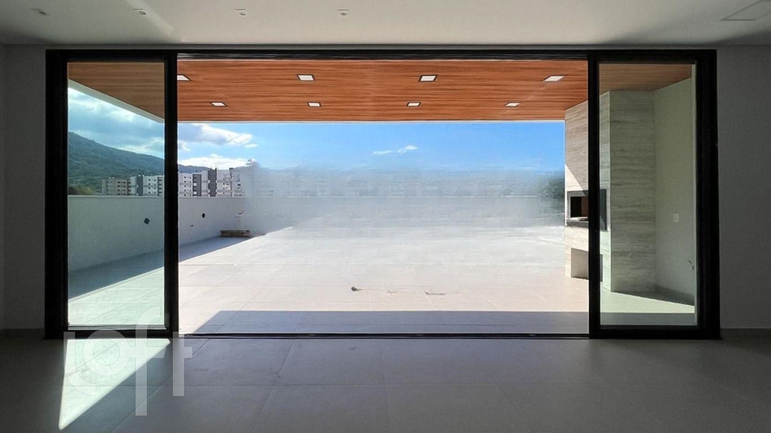 Casa Residencial com 280m², 3 quartos, 3 suítes, 3 garagens, no bairro Cidade Universitaria Pedra Branca em Palhoça