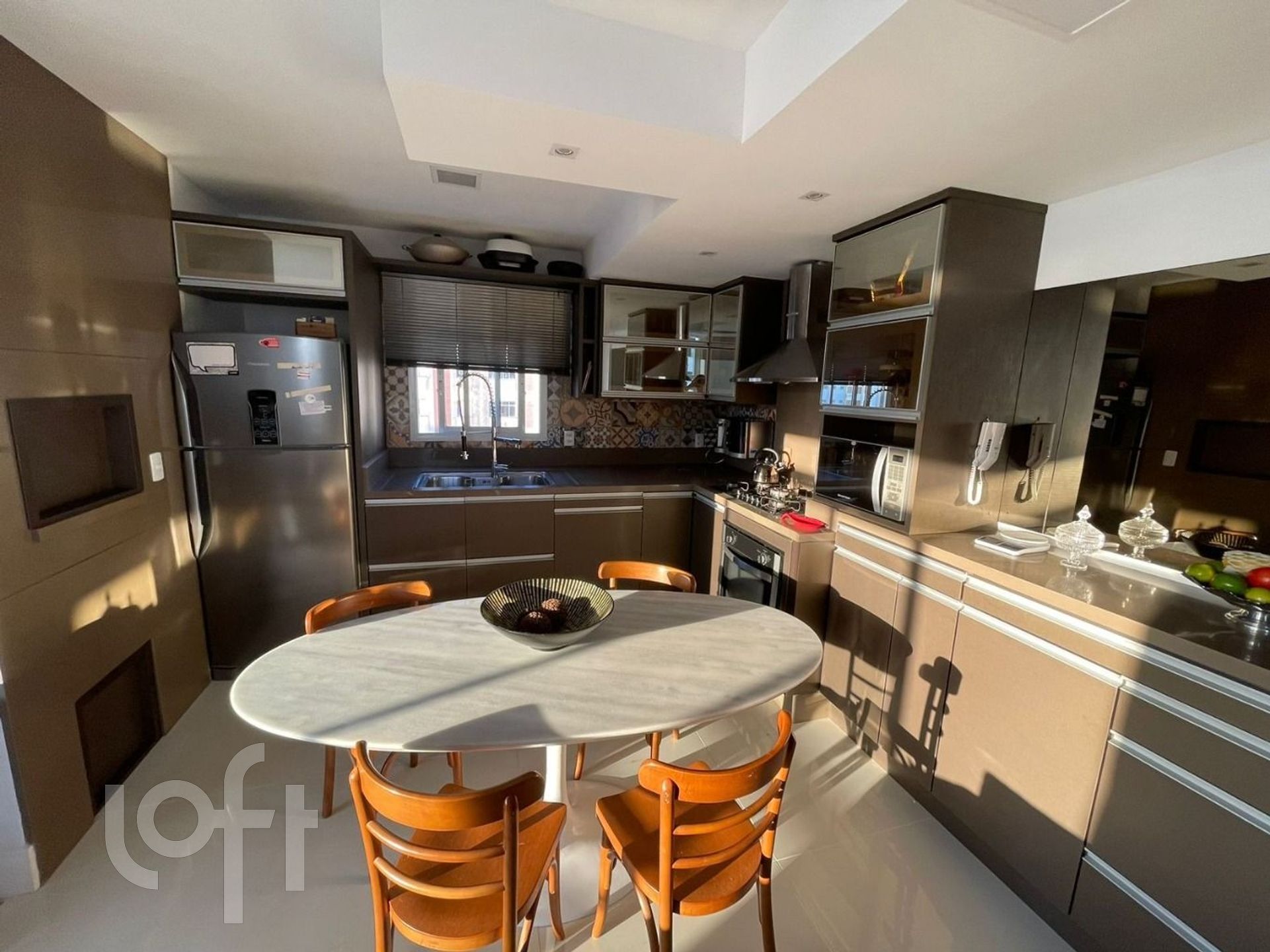Apartamento à venda em Agronômica com 155 m², 4 quartos, 3 suítes, 2 vagas