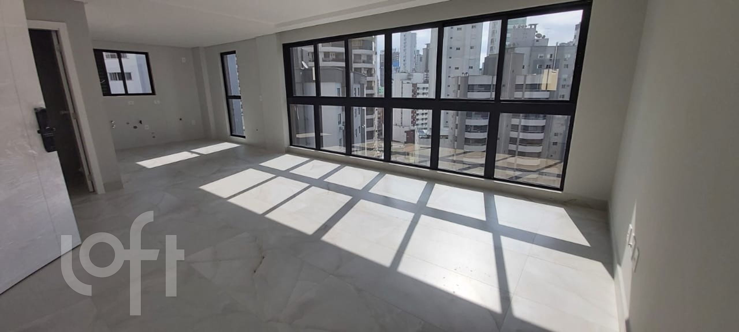 Apartamento à venda em Centro com 111 m², 3 quartos, 3 suítes, 2 vagas