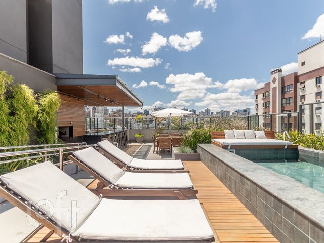 Apartamento com 74m², 2 dormitórios, 1 suíte, 2 vagas, Petrópolis em Porto Alegre