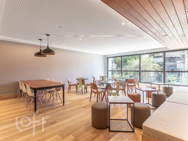 Apartamento com 74m², 2 dormitórios, 1 suíte, 2 vagas, Petrópolis em Porto Alegre