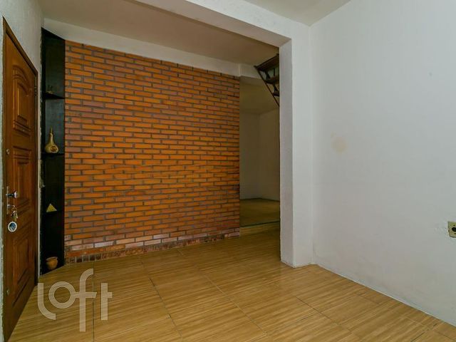 Casa com 157m², 4 dormitórios, 1 suíte, 2 vagas, Petrópolis em Porto Alegre