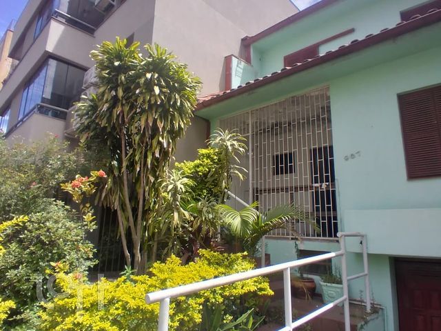 Casa com 290m², 3 dormitórios, 1 suíte, 2 vagas, Higienópolis em Porto Alegre