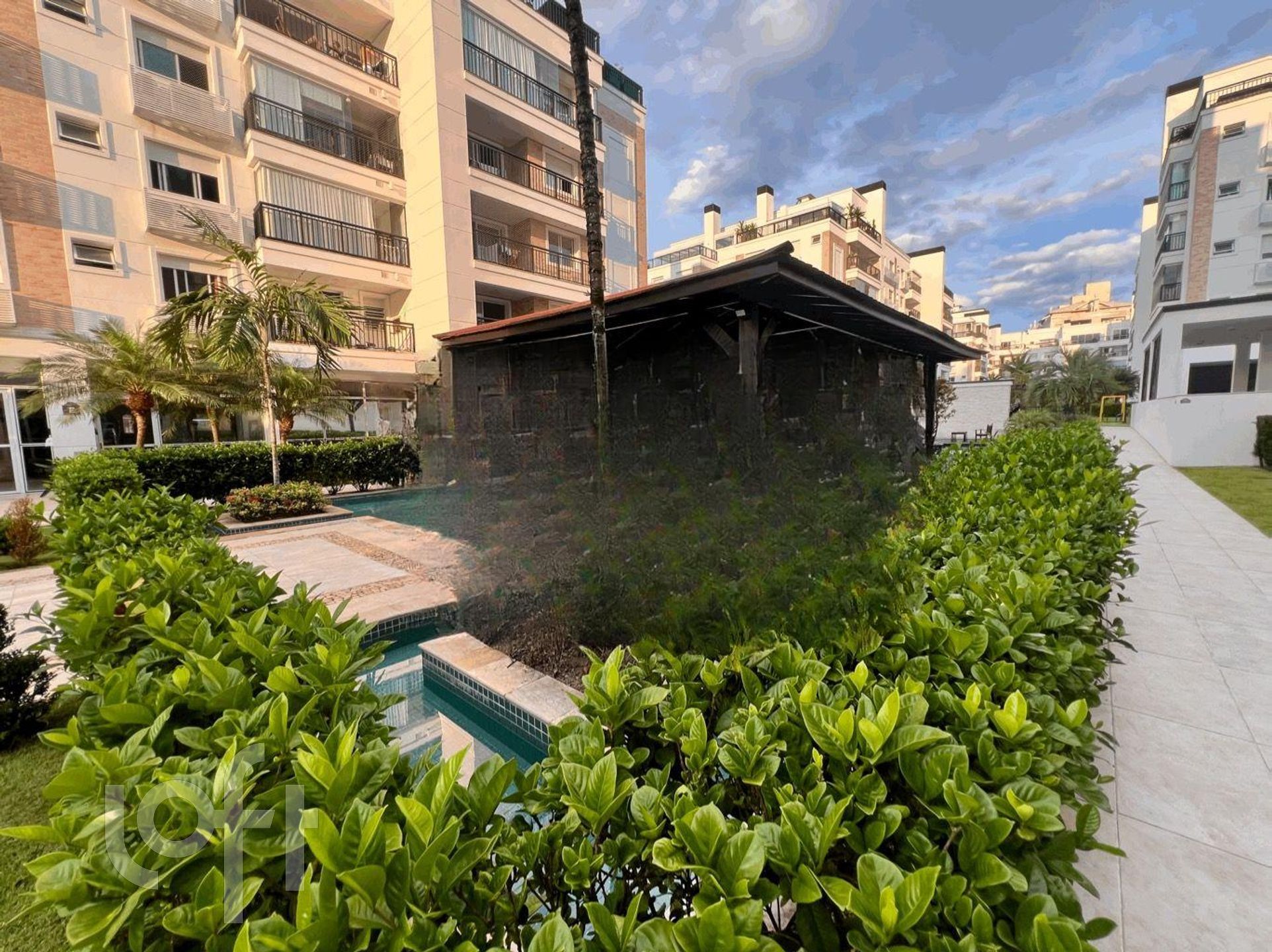 Apartamentos com 98m², 2 quartos, 2 suítes, 2 garagens, no bairro Abraão em Florianópolis