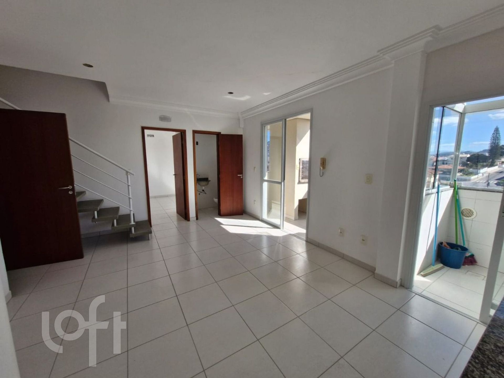 Apartamento à venda em Coloninha com 99 m², 3 quartos, 3 suítes, 2 vagas