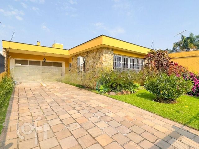 Casa com 238m², 4 dormitórios, 1 suíte, 4 vagas, Chácara das Pedras em Porto Alegre