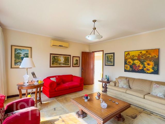 Casa com 238m², 4 dormitórios, 1 suíte, 4 vagas, Chácara das Pedras em Porto Alegre