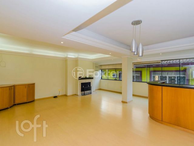 Apartamento com 137m², 3 dormitórios, 1 suíte, 2 vagas, Petrópolis em Porto Alegre